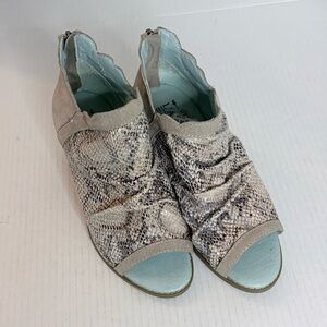 L' Artiste Spring Step Snake Print Low Suede Booties Women's 5.5 Peep Toe